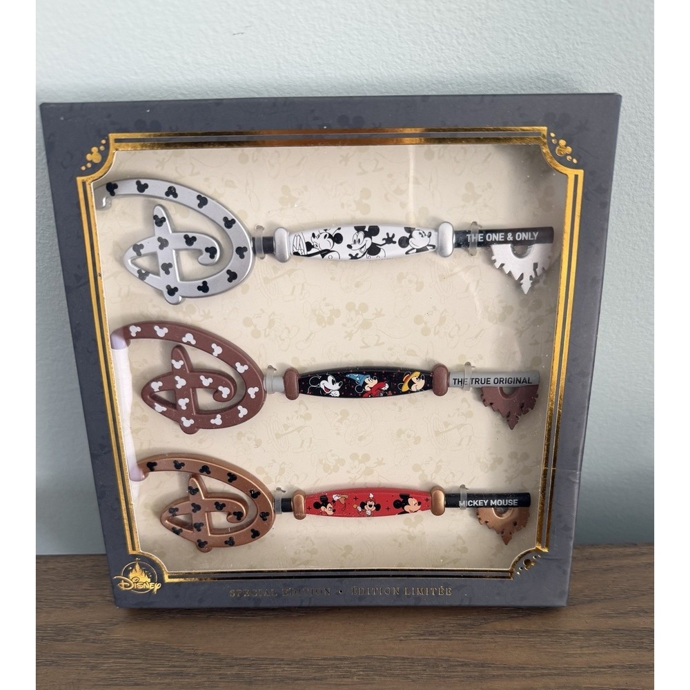 Disney Mickey Mouse Special Edition Collectible Keys Set Limited 2021 Boxed‎
